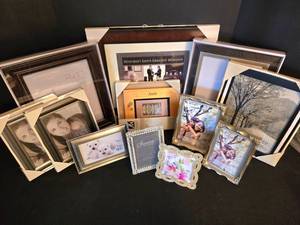 lot 274 image: Large Collection of Photo Frames