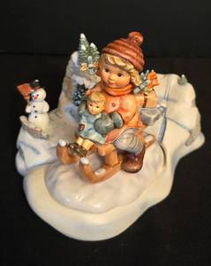 lot 277 image: Hummel Christmas Figure Set