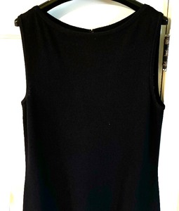 lot 308 image: Beautiful Black St. John Sleeveless Dress