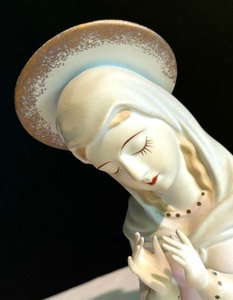 lot 311 image: Vintage Lefton Madonna Figurine