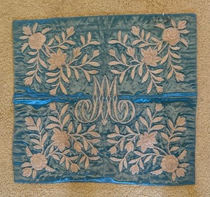 lot 313 image: Variety of Church Alter Linens