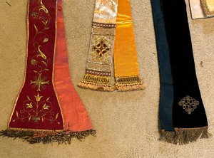 lot 318 image: Catholic Priest Chasuble Vestment Stoles