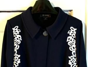lot 361 image: St. John Zip Front Sweater