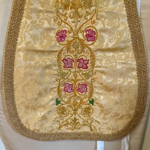 lot 374 image: Catholic Priest Chasuble Vestment