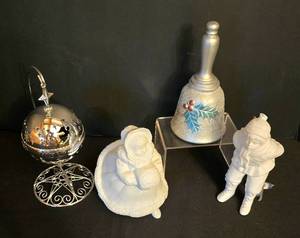 lot 279 image: Frosty Holiday Decor Including Dept. 56