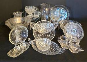 lot 286 image: Lovely Vintage Clear Glassware Grouping