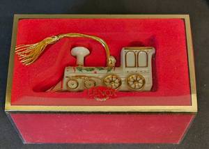 lot 288 image: Elegant Lenox Christmas Ornaments
