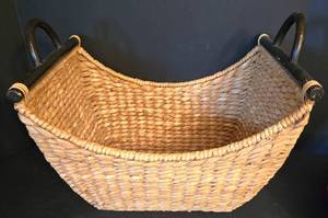 lot 290 image: Decorative Country Options