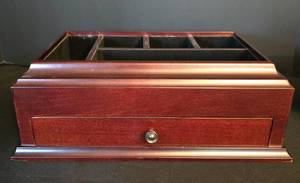 lot 294 image: Grooming Accessory Collection