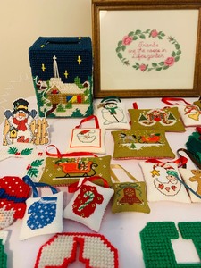 lot 343 image: Beautiful Vintage Needlepoint Ornaments and Decor