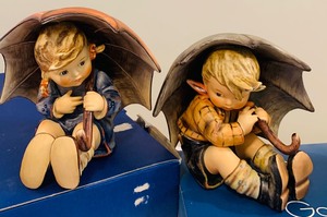 lot 348 image: Vintage Hummel Figurines Including Umbrella Girland Umbrella Boy