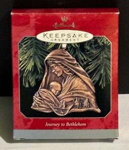 lot 394 image: 9 Hallmark Keepsake Ornaments