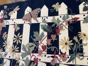 lot 424 image: Navy Garden Themed Dragonfly Throw Rug
