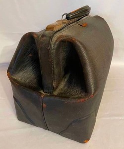 lot 437 image: Vintage Doctors Home Visit Case