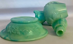 lot 444 image: Avon Vintage Skin So Soft Bath Oil Decanter
