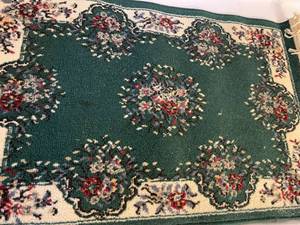 lot 470 image: Ergamo Collection Throw Rug