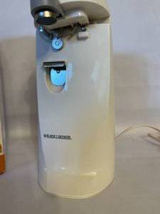lot 486 image: Black and Decker Electric Can Opener