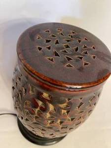 lot 491 image: Ornate Ceramic Accent Light