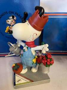 lot 495 image: Three Peanuts on Parade Statues in The Original Boxes