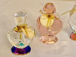 lot 57 image: Beautiful Vintage Crystal Cut Glass Bottles