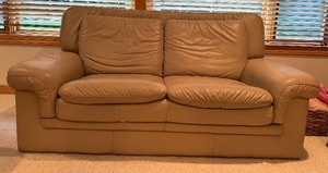lot 5 image: Luxury ITALIAN Leather Loveseat