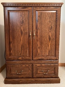 lot 79 image: Vintage TV Armoire