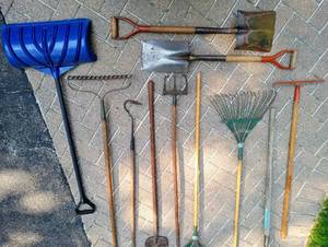 lot 31 image: Collection of Garden Tools