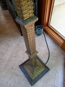 lot 66 image: Vintage Basket Weave Floor Lamp