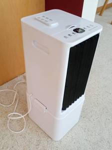 lot 33A image: Windowless Swamp Cooler w 2.4 Gal Detachable Water Tank