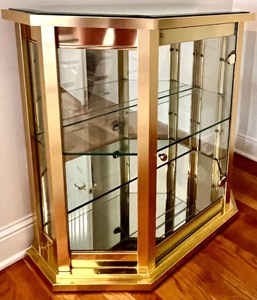 lot 9 image: Brass Mirror Glass Display Cabinet