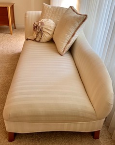 lot 11 image: Chaise Lounge  Fainting Couch in a Creamy Colored Striped Shaker Finish Fabric with 3 Accent Pillows
