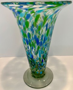 lot 22 image: Lot of Green and Blue Plates, Martini Glasses, Bowl and Vase