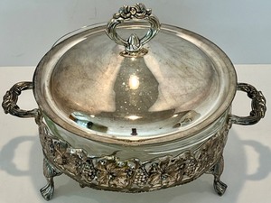 lot 23 image: Vintage Ornate Silver Plated Serving Dish with Lid and Pyrex G-14 Dish