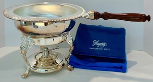 lot 28 image: Vintage SHERIDAN TAUNTON SILVERSMITHS Silver Plated Chafing Dish with Wooden Handle Burner