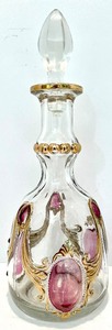 lot 64 image: Vintage Antique Victorian Clear Glass Decanter with Stopper & 5 Cordial Glasses With Gold Overlay