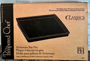 lot 49 image: PAMPERED CHEF STONEWARE Bar Pan #1445 with Vintage Air Pump Vacuum Drink Dispenser