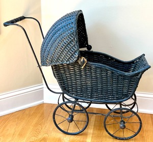 lot 54 image: Antique Vintage Wicker Baby Doll Buggy  Stroller Back Carriage with 2 VTG Dolls