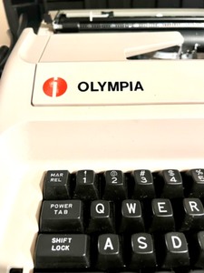 lot 95 image: Vintage OLYMPIA REPORTER Series Typewriter in Case