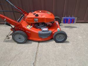 Scotts 6.5 hp self propelled mower. 3 speed. No bag. Good used condition. Tested & works. As shown.