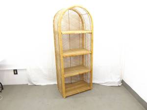 lot 4 image: Vintage Wicker Shelf