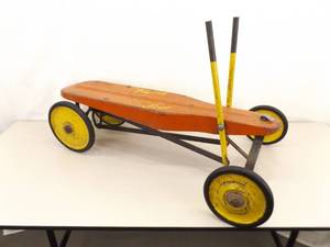 lot 7 image: Vintage 1950s Flying Scot Push Pull Metal Pedal Car
