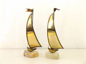 lot 38 image: 2 Mid Century Signed John Demott Brass on Marble Sailboat Sculptures