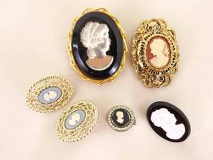 lot 68 image: Lot of Cameo Brooches and Earrings