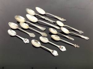 lot 71 image: 164.1 Grams of Antique and Vintage .925 Sterling Silver Souvenir and Travel Spoons