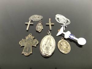 lot 72 image: 29.3 Grams of Antique and Vintage .925 Sterling Silver Religious Medals, Necklaces, etc.