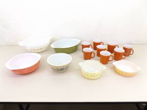 lot 95 image: Lot of Misc Pyrex Mixing Bowls, 8 Coffee Cups, etc.