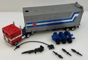 lot 78 image: 1985 G1 Hasbro (Optimus Prime) Action Figure 97% Complete (Missing 1 Hand & 1 Missle)