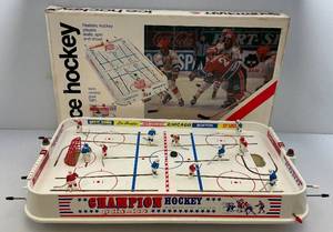 lot 99 image: Vintage Sportcraft Ice Hockey Game