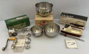 lot 123 image: Misc. Vintage Items