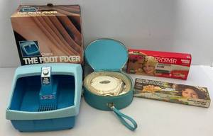 lot 177 image: Vintage Misc. Hair Grooming Items